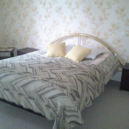 Chateau De Busset Bagian luar foto