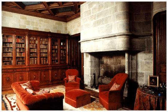 Chateau De Busset Bagian luar foto