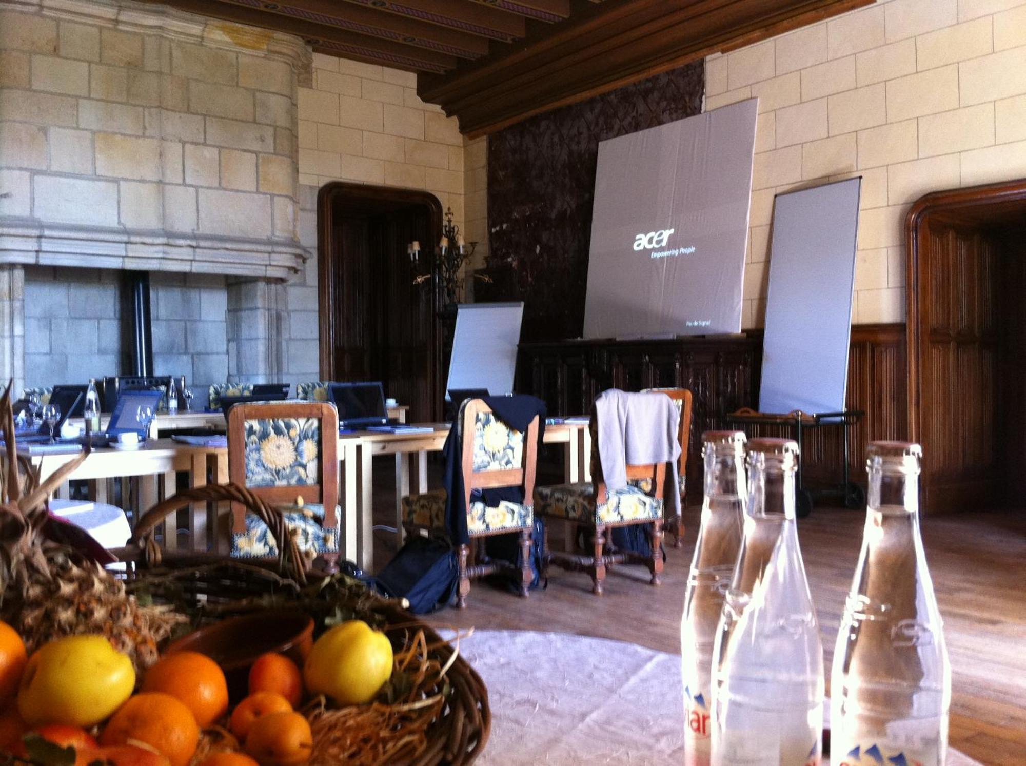Chateau De Busset Bagian luar foto