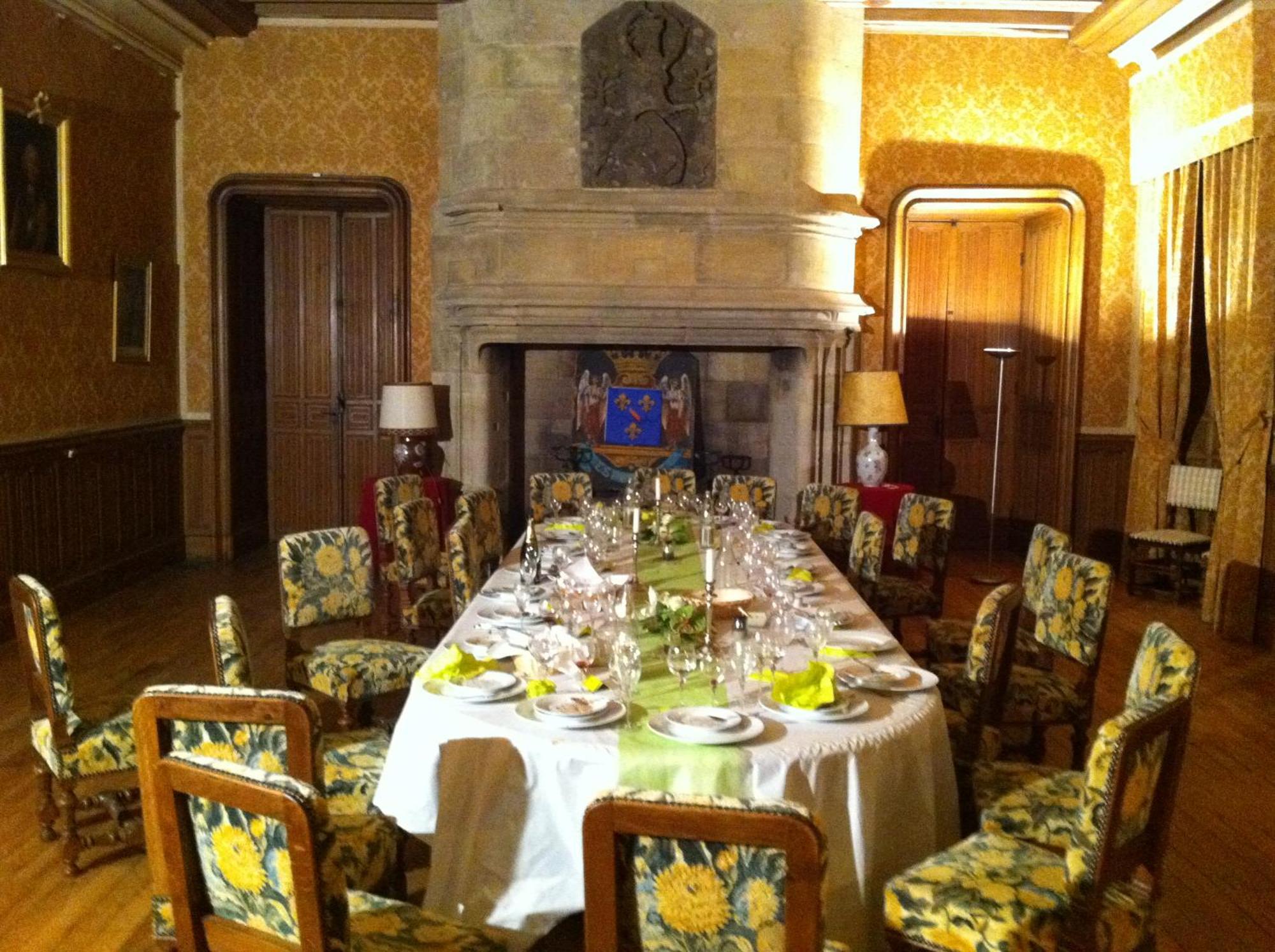Chateau De Busset Bagian luar foto