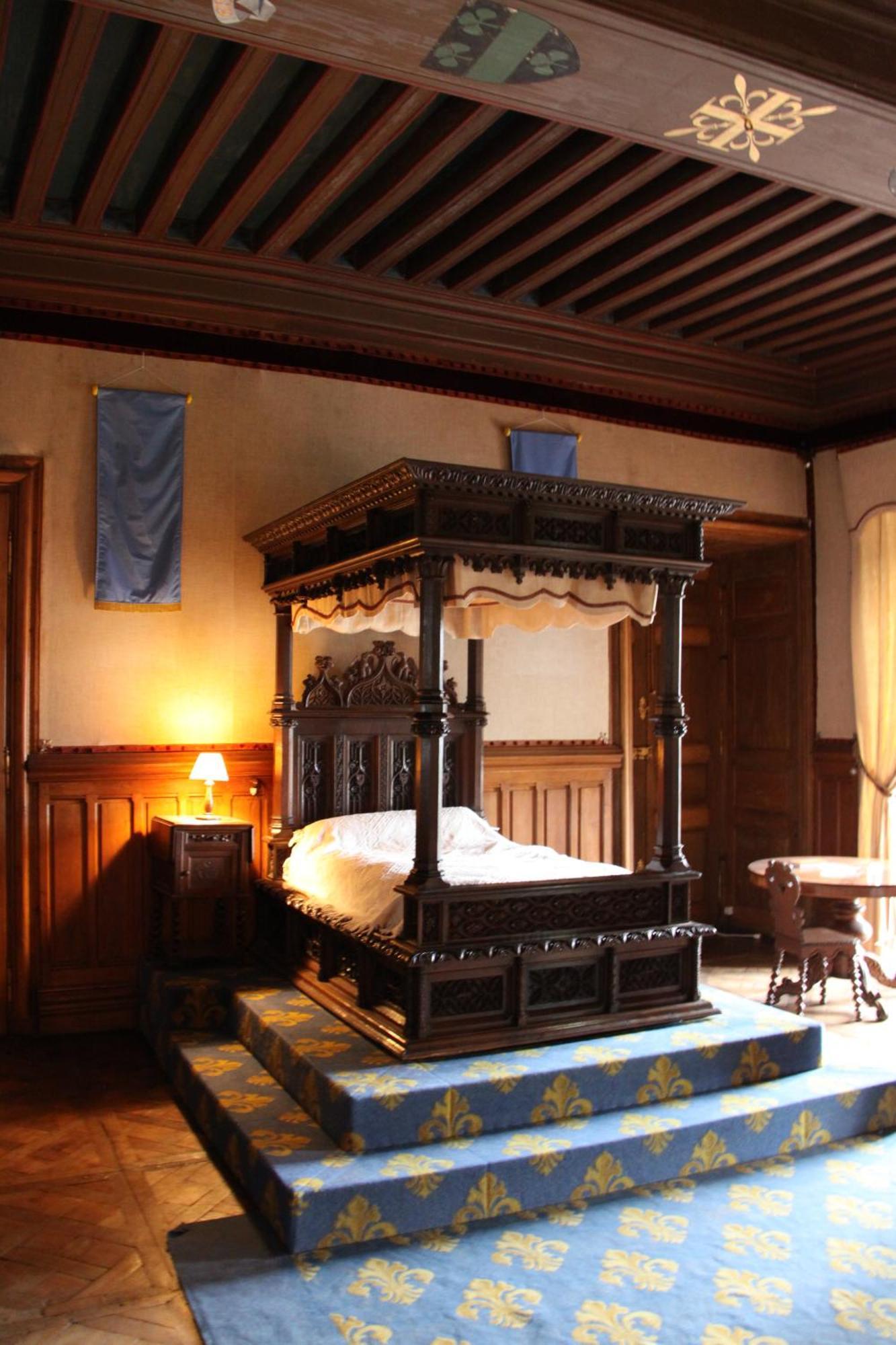 Chateau De Busset Bagian luar foto