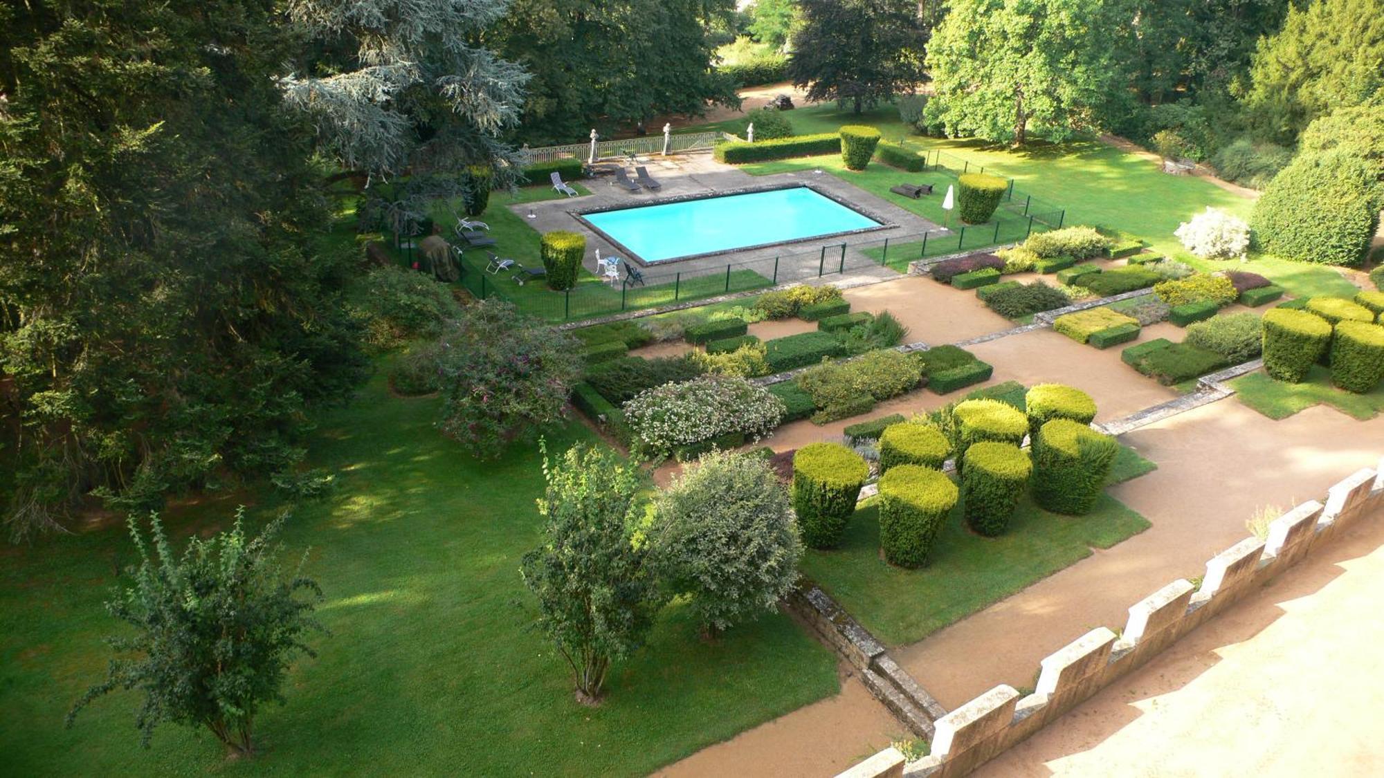 Chateau De Busset Bagian luar foto